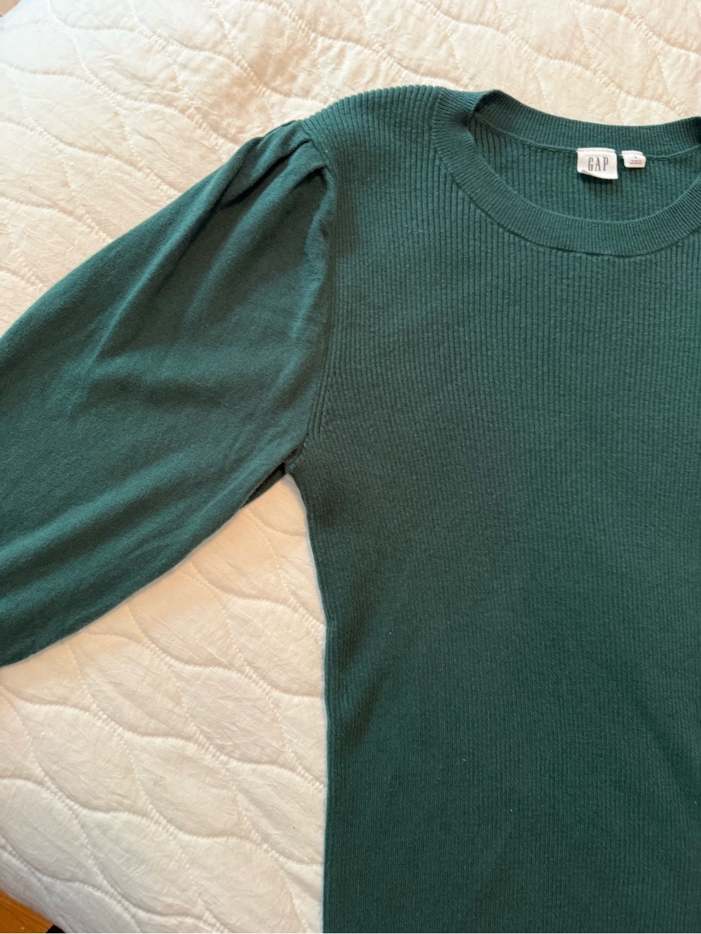 GAP Ribbed Puff Sleeve Crewneck Sweater in "June Bug" (Dark Green) - Size Large